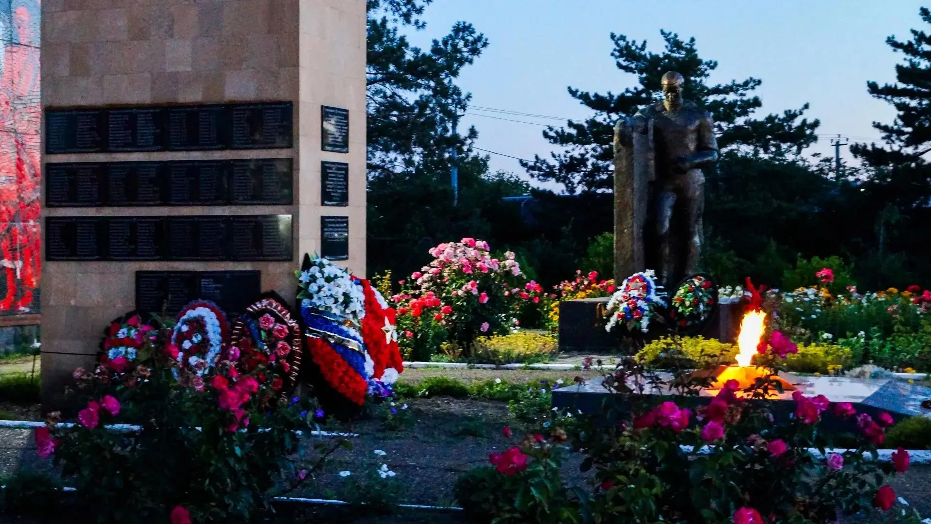 В 4 часа утра жители Новоминской приняли участие в акции «Свеча памяти»
