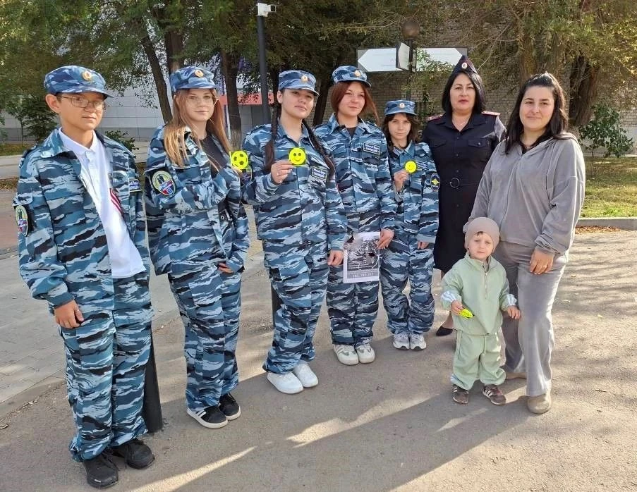 🚦 В Ершове прошла совместная профилактическая акция Госавтоинспекции и школьного отряд...