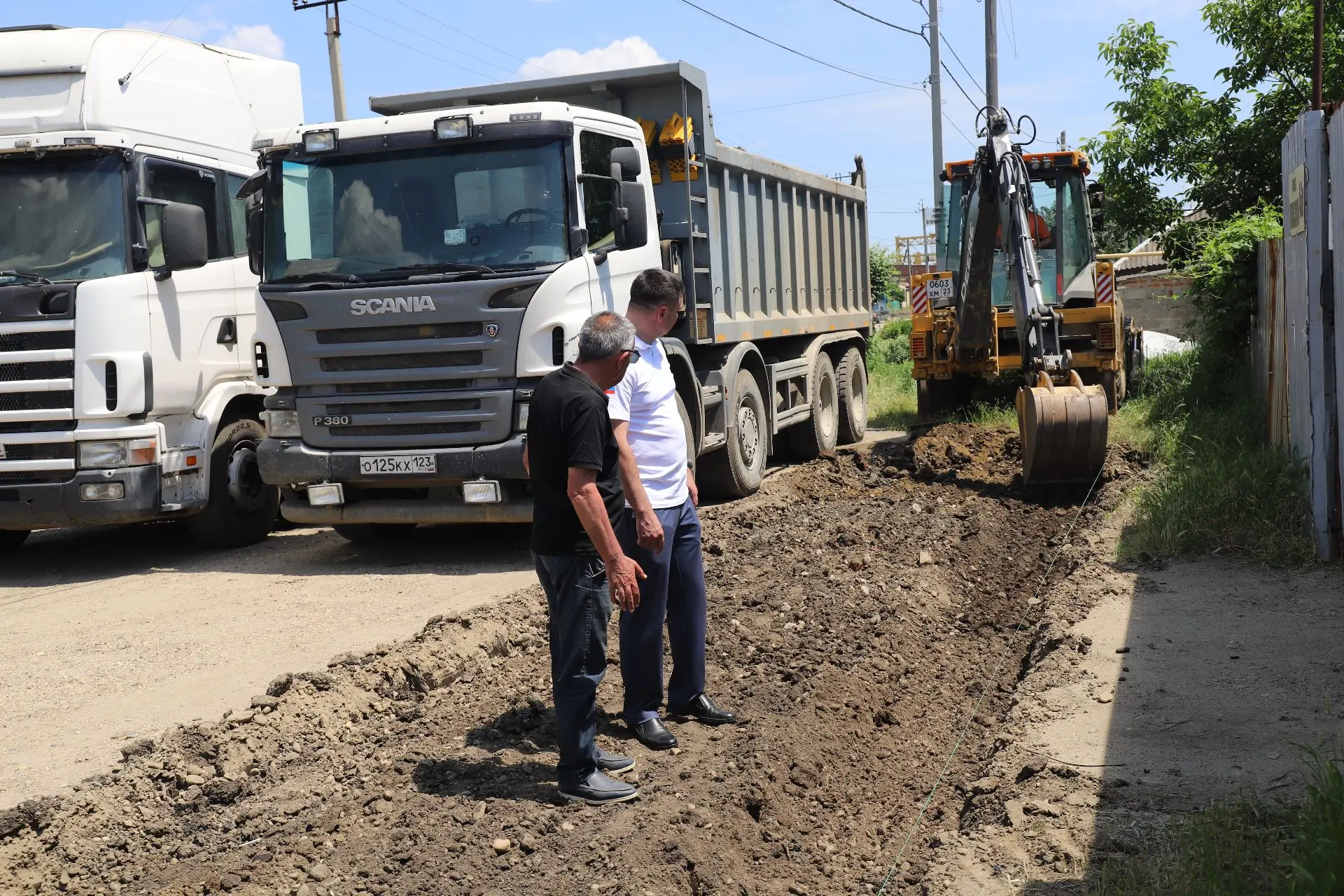 В Усть-Лабинске приступили к ремонту тротуаров и дорожного полотна на нескольких улицах

Работы веду