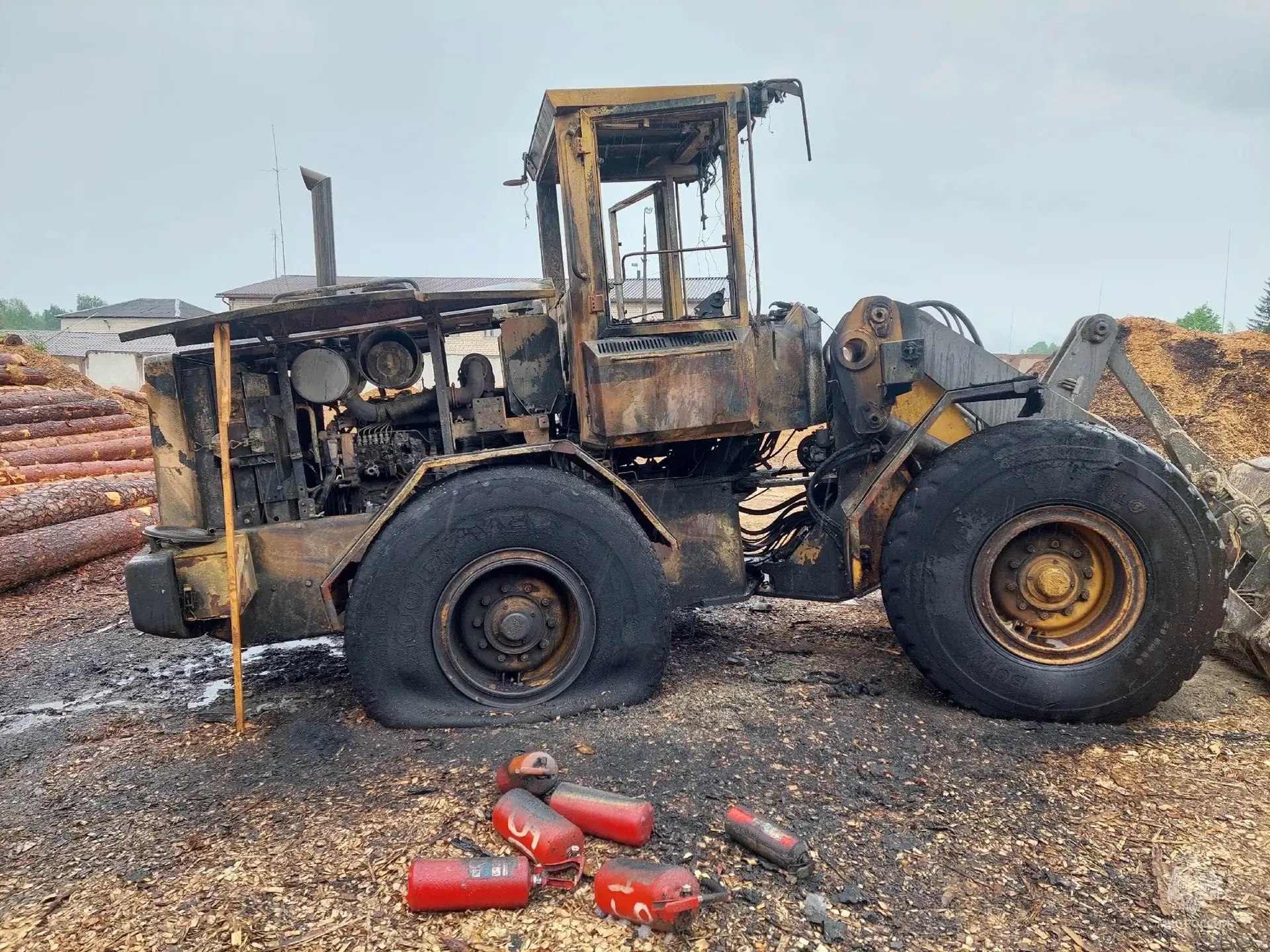 🚒 В Себежском районе сгорел погрузчик Volvo  18 мая в 10:29 в Себеже на улице Первомайской произошло