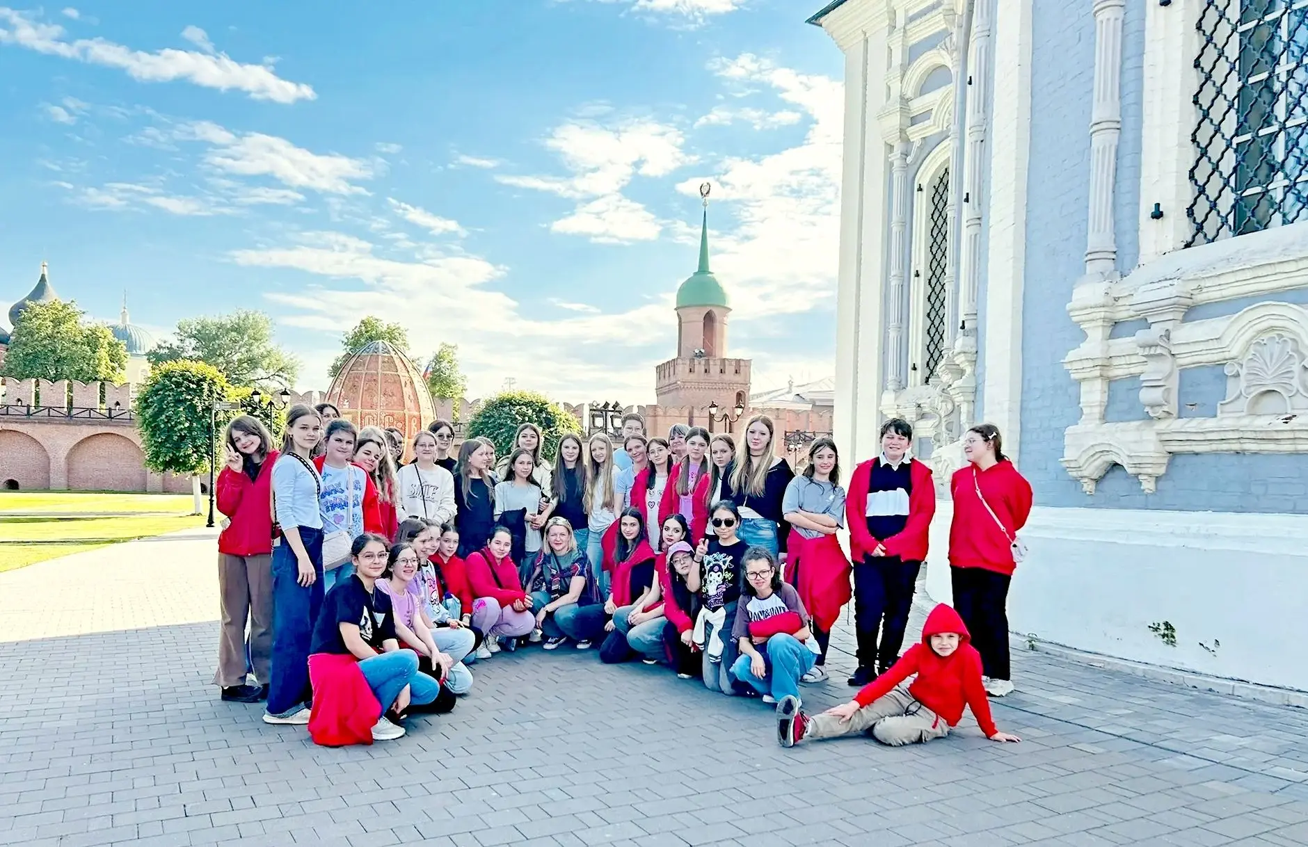 Старший хор МБУ ДО «ЦЭиМХИ "Пионерия" им. Г.А. Струве» отправился в незабываемую поездку в сердце Ро