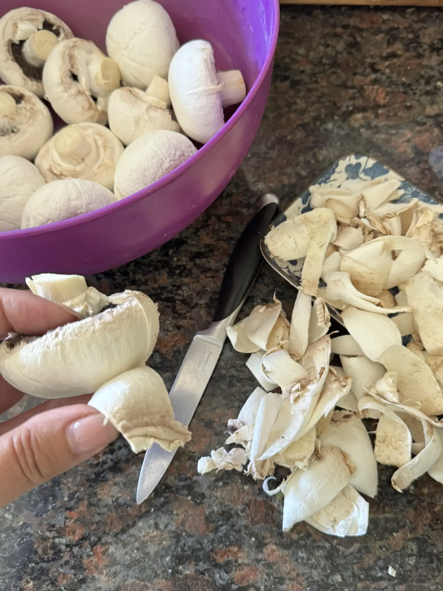 #вкусныйужин 

ШАМПИНЬОНЫ НА МАНГАЛЕ

Грибы не мою!
Особенно для жарки
Только счищаю верхнюю шкурку
