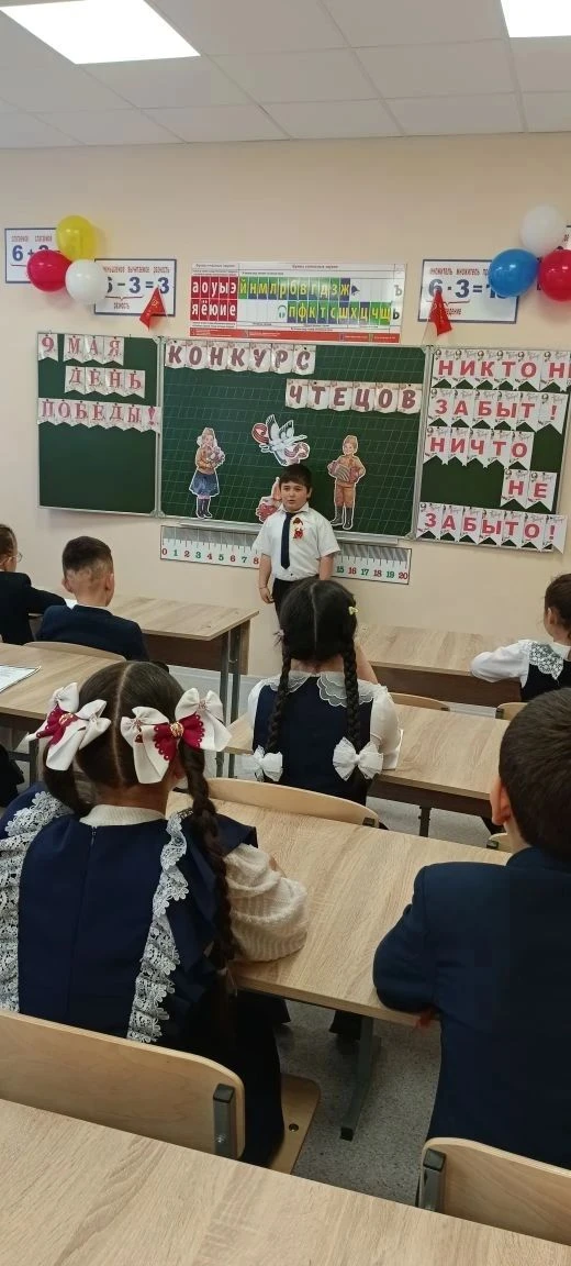 Продолжая Цветную неделю, учащиеся начальных классов МБОУ СОШ № 40 в день оптимизма и в...