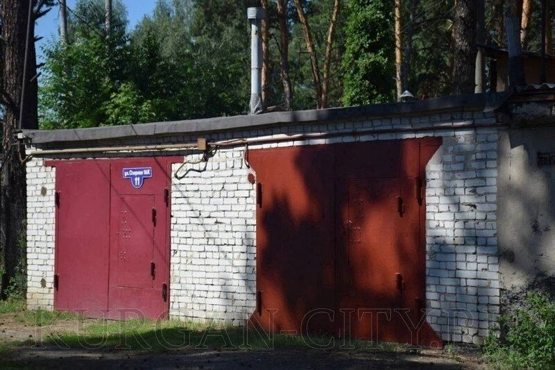 С начала «гаражной амнистии» в Курганской области оформлено 3295 гаражей и столько же з...