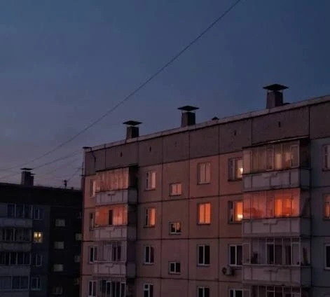 🤨 Воровка выбросила крабовый салат из окна в Красноярске