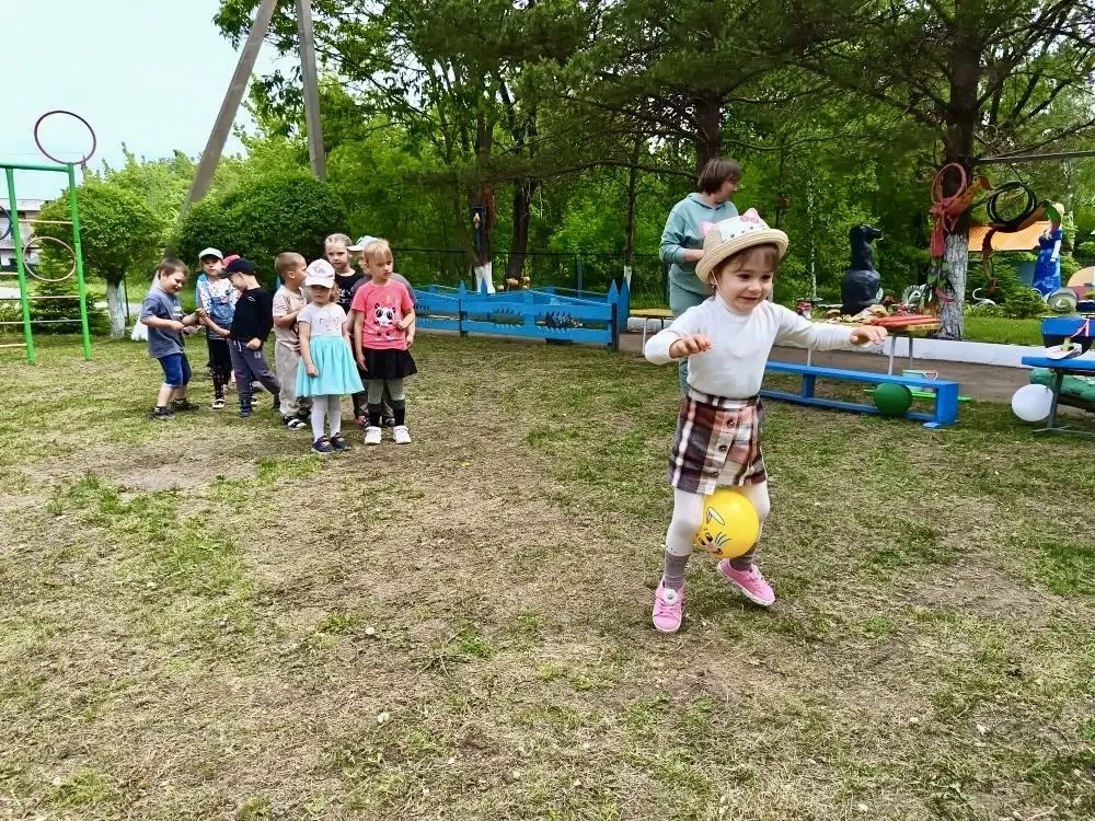 🌞Наш День защиты детей: праздник с Карлсоном и Геной! 🌞

Сегодня в нашем детском саду случилось на