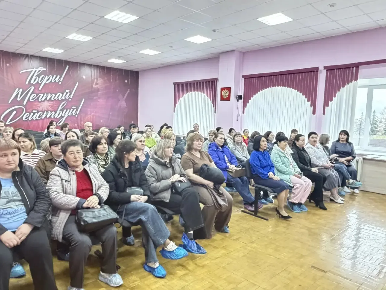 Сегодня в гимназии  состоялось   собрание для родителей  9-х классов. Главной темой обсуждения стала
