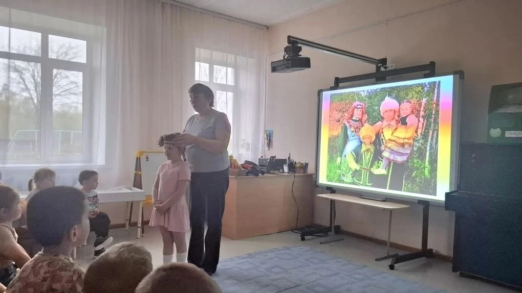 В детском саду прошла увлекательная встреча с «этношкатулкой» — особым набором предмето...