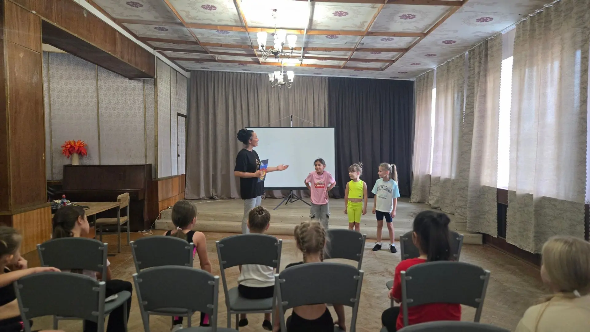 🇷🇺 Патриотическая беседа «Маленькие герои большой войны» в КДЦ «Кирпильский»: говорил...