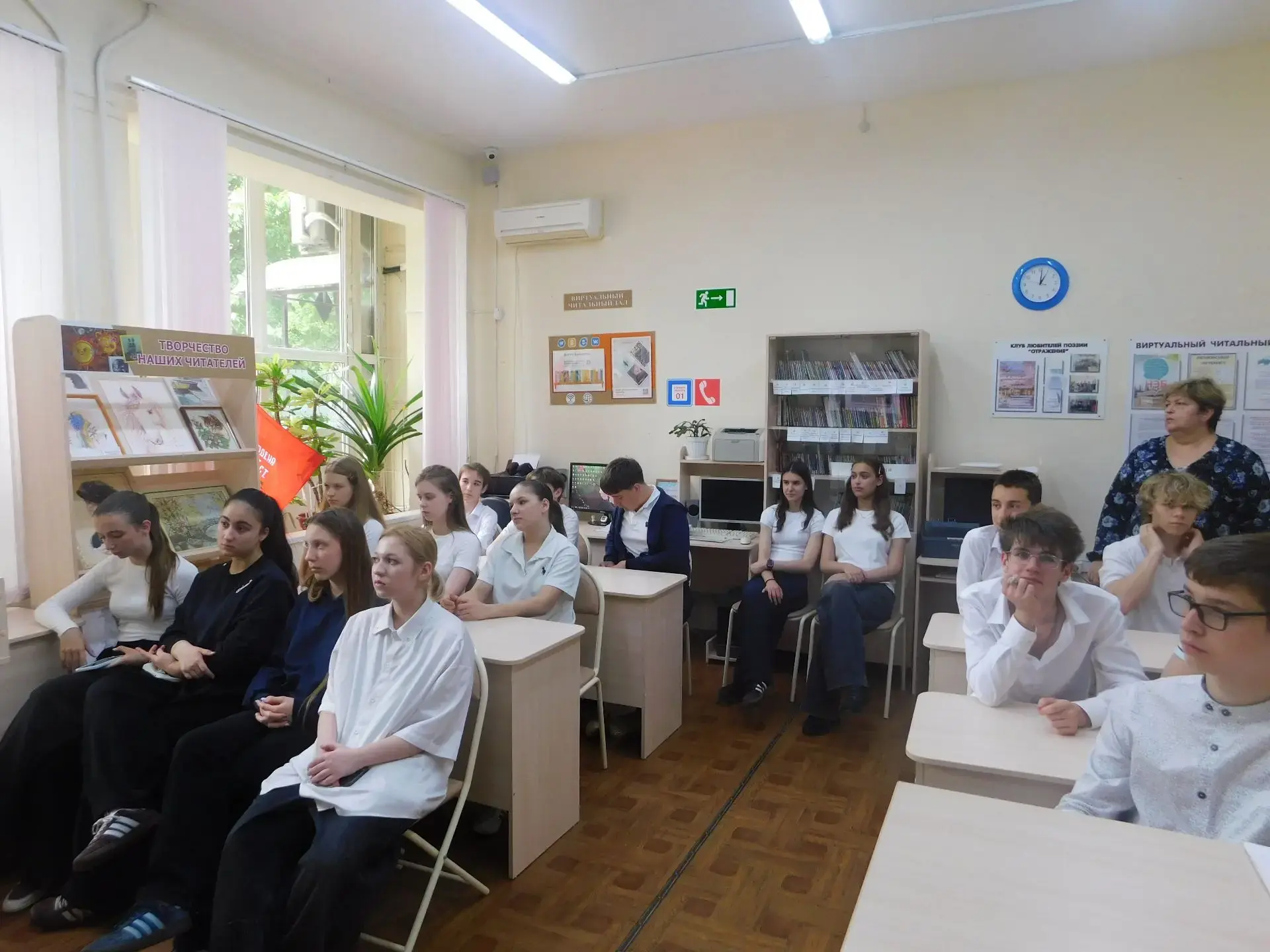 📚 9В класс посетил библиотеку Кузнецова!  Наши ребята — большие молодцы! Сегодня они с огромным инте