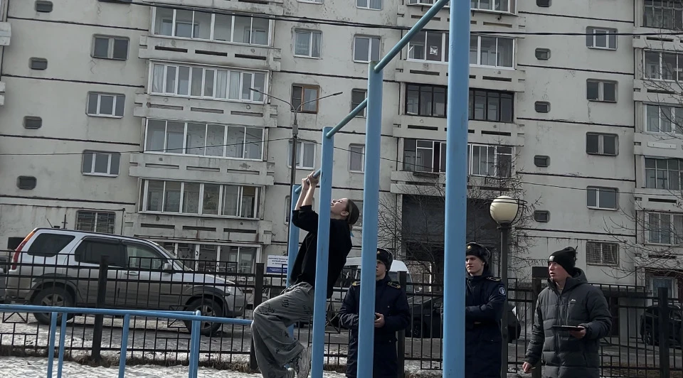 🚀 Скорость, тактика, победа: «Зарница» для 7-8 классов!  В пятницу на территории нашей школы было по