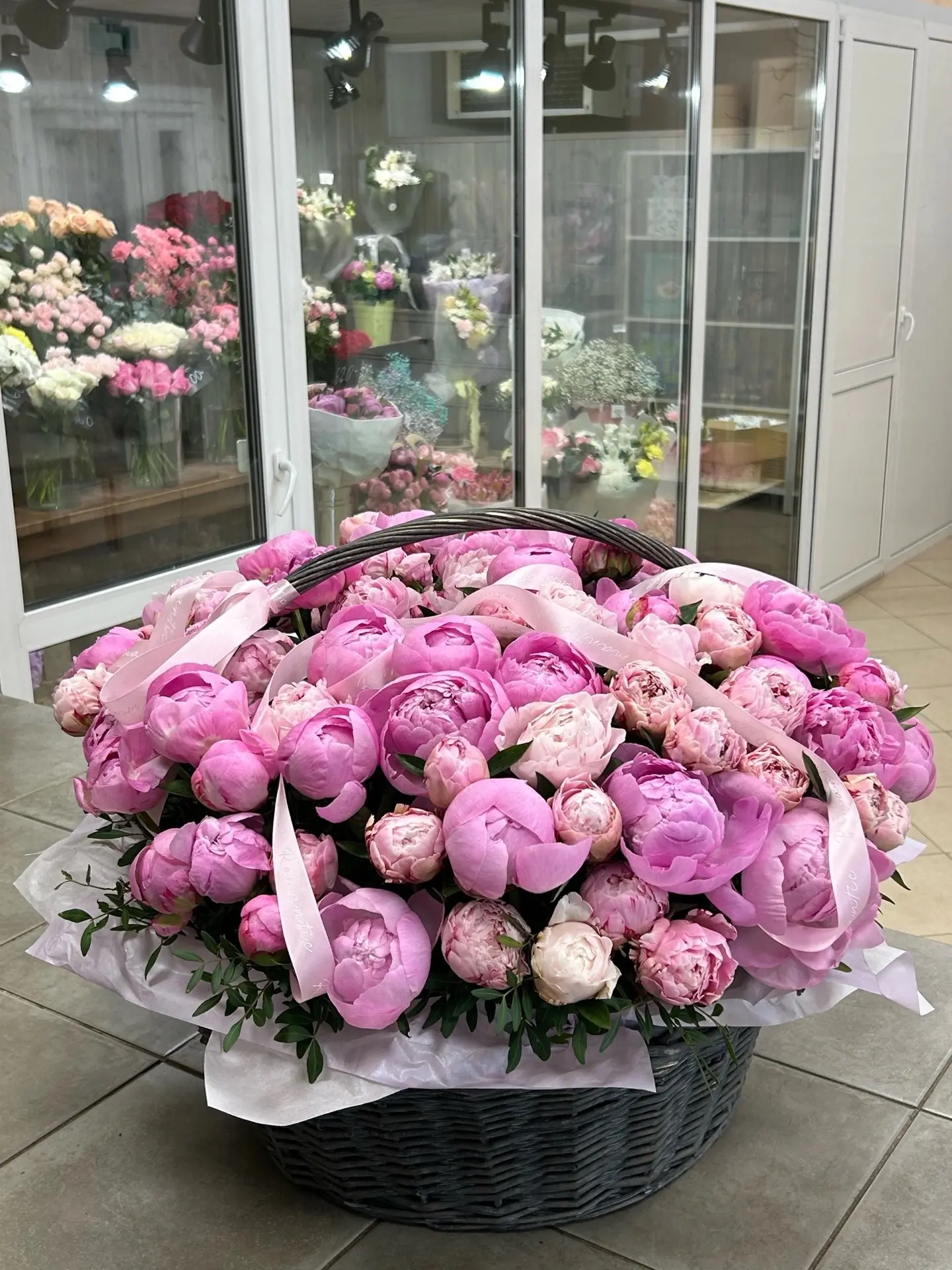 Ой, девочкиии…🌸

101 ПИОН В КОРЗИНЕ!!! 

Мы просто влюбились в эту композицию и долго не могли отор