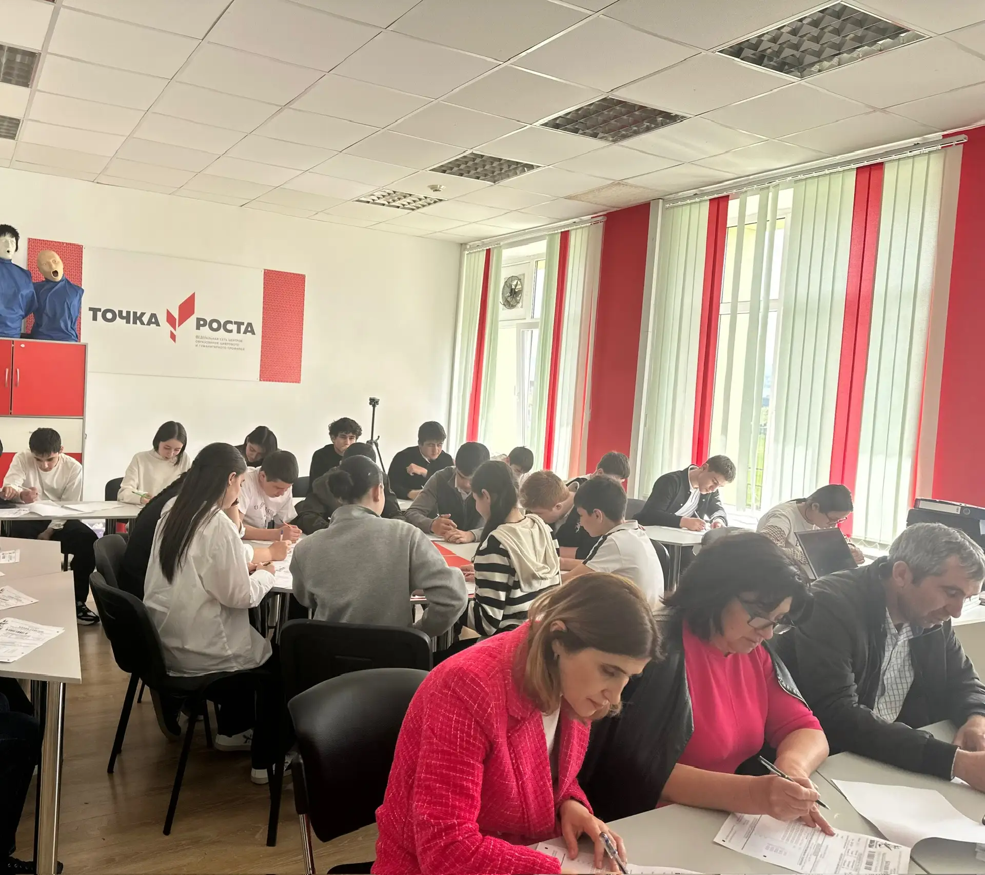 Знать, чтобы помнить: в нашей школе прошел «Диктант Победы»! 🇷🇺