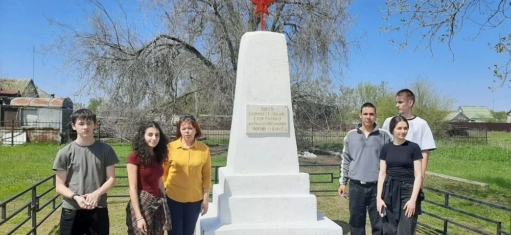 Каждый год в преддверии Дня Победы МОУ «Ветютневская СШ» активно участвуют в патриотиче...
