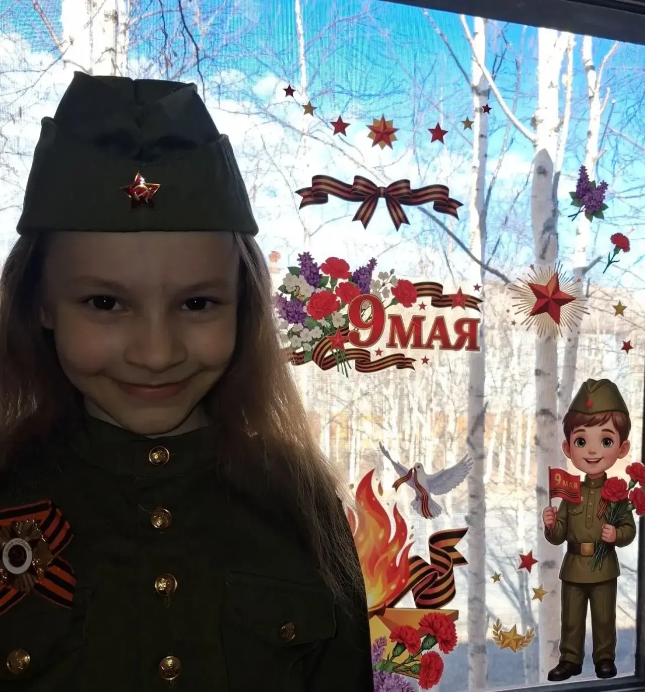 Смирнова Ксения из 10 б и Пужайло Варвара  из 1 в присоединились к всероссийской акции «Окна Победы»