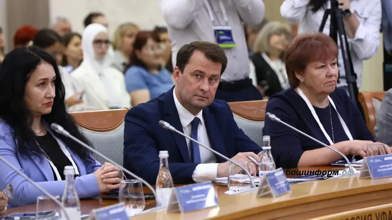 Радий Хабиров поблагодарил руководителя "Честно Говоря" за авторские передачи

На пленарном заседани