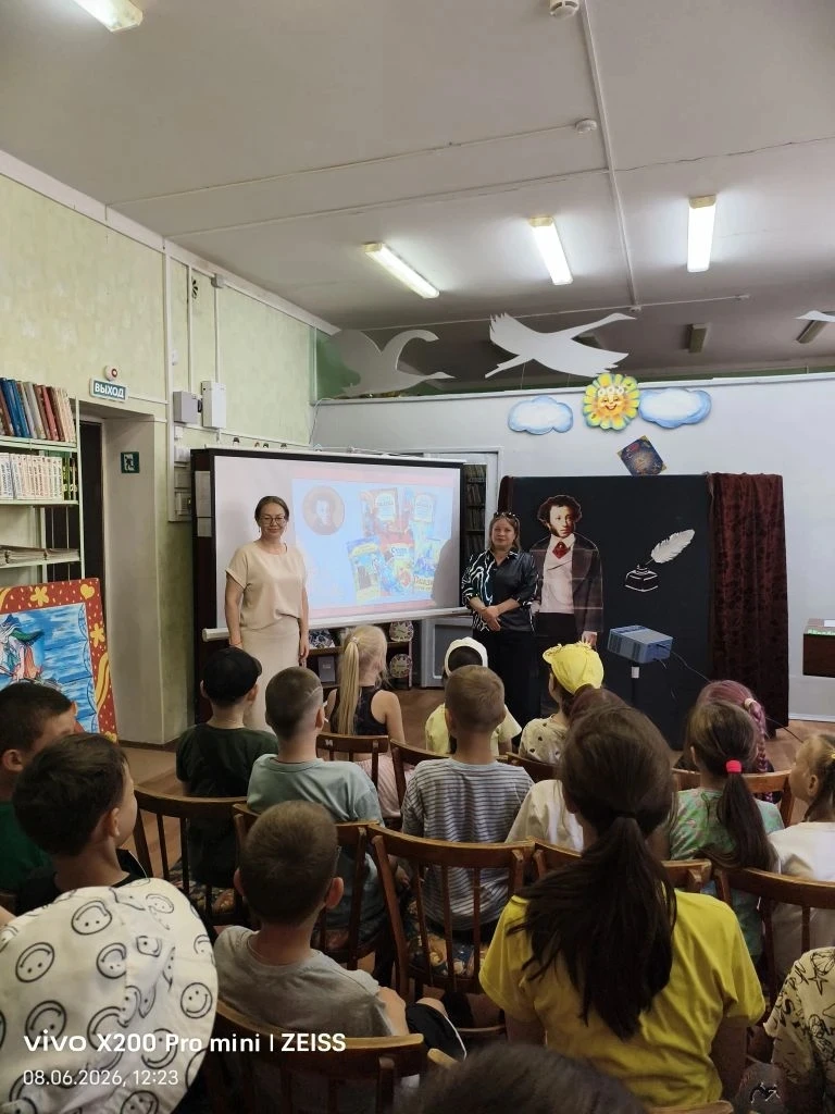 Ещё один нашего лагеря "Городок". Ребята отправились в Городскую библиотеку 💥💥💥Юные участники лит