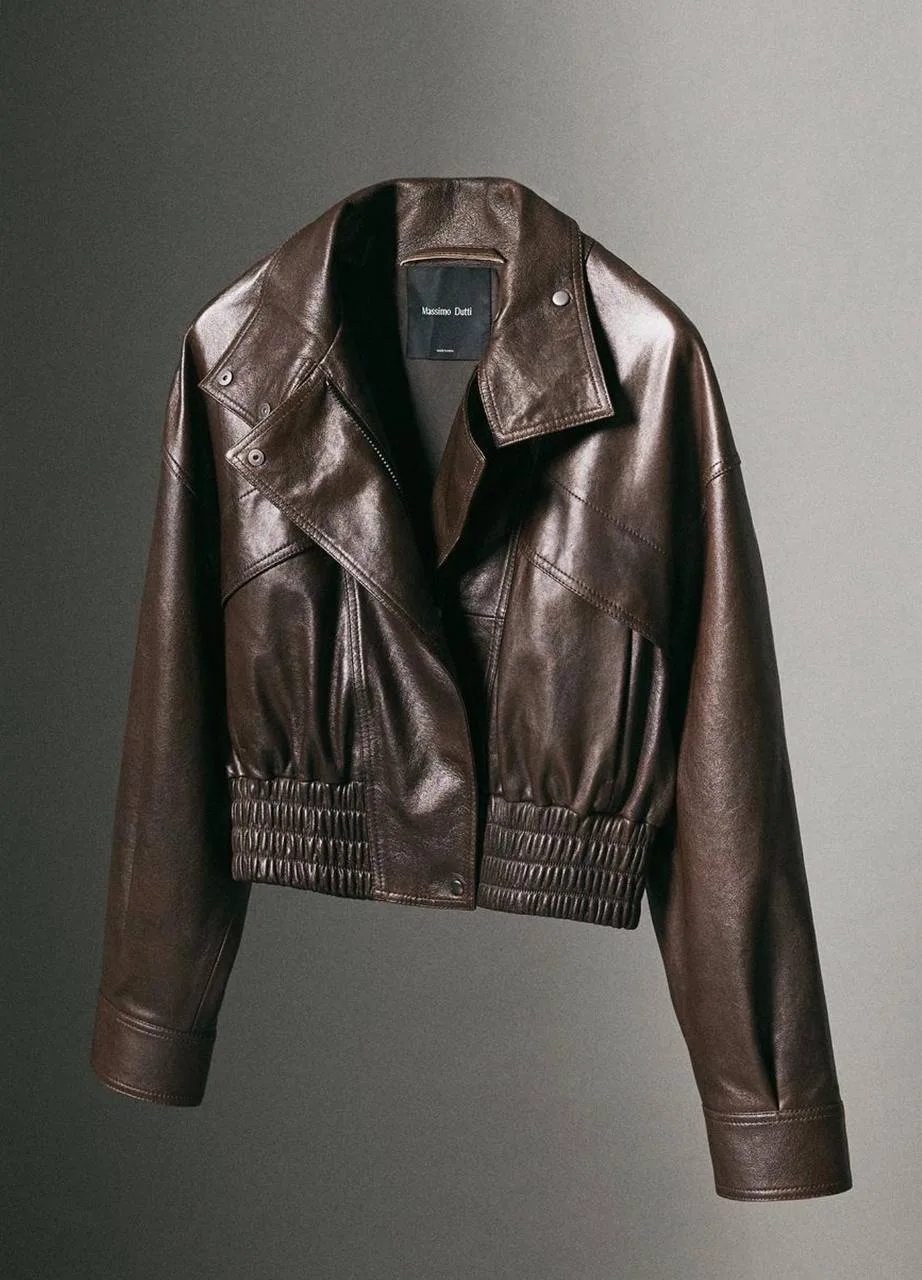 MASSIMO DUTTI 

Куртка кожа — 40 370₽
Блузка голубая — 9 450₽
Блузка с поясом — 10 800₽
Рубашка — 9 