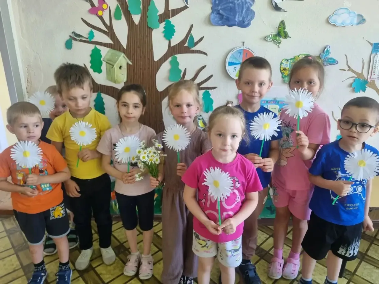 🤩Наш «День Ромашки» расцвёл яркими красками!

24 июня в нашей разновозрастной группе прошёл настоящ