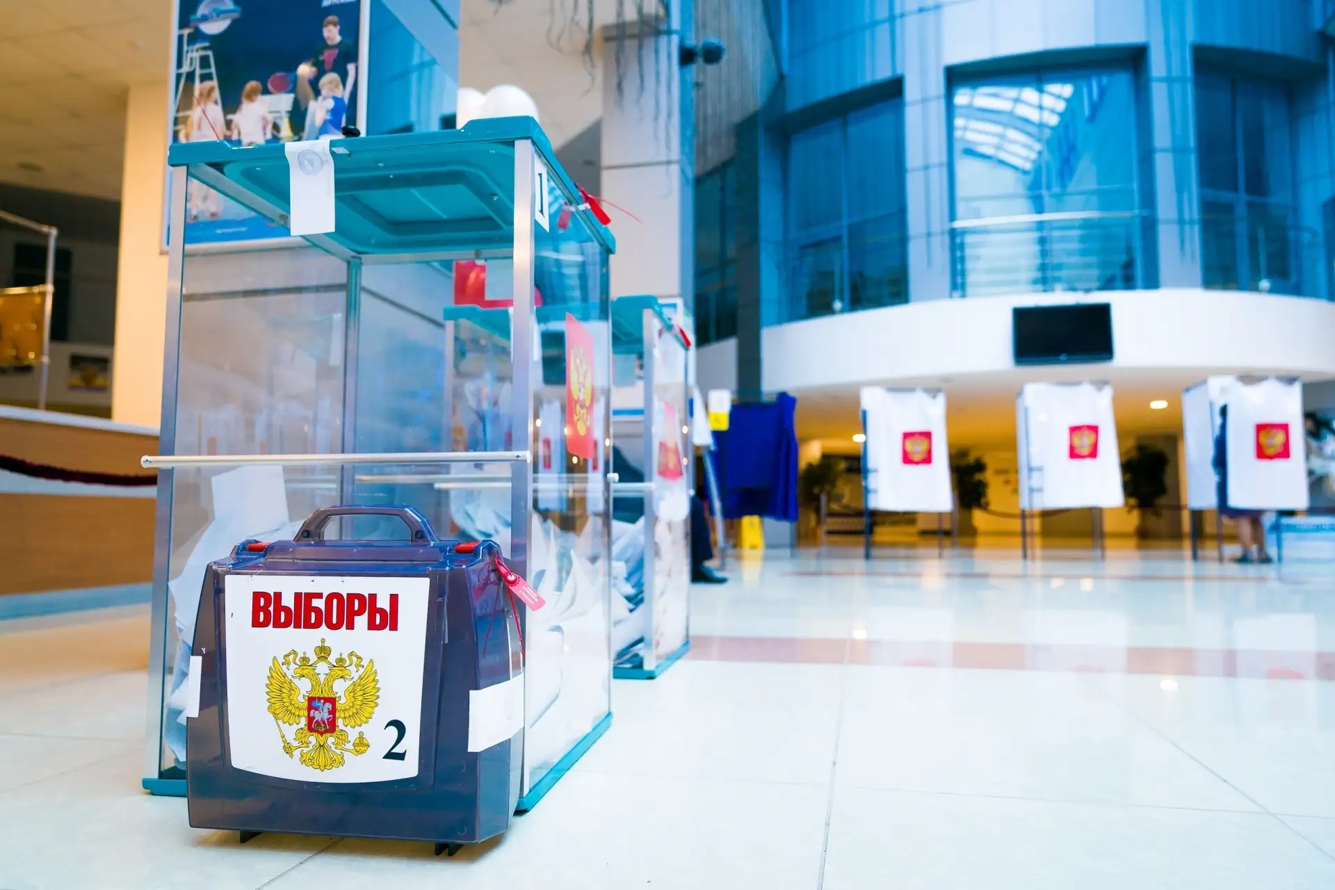 В Югре можно заранее запросить помощь волонтера на избирательном участке через «Госуслуги»