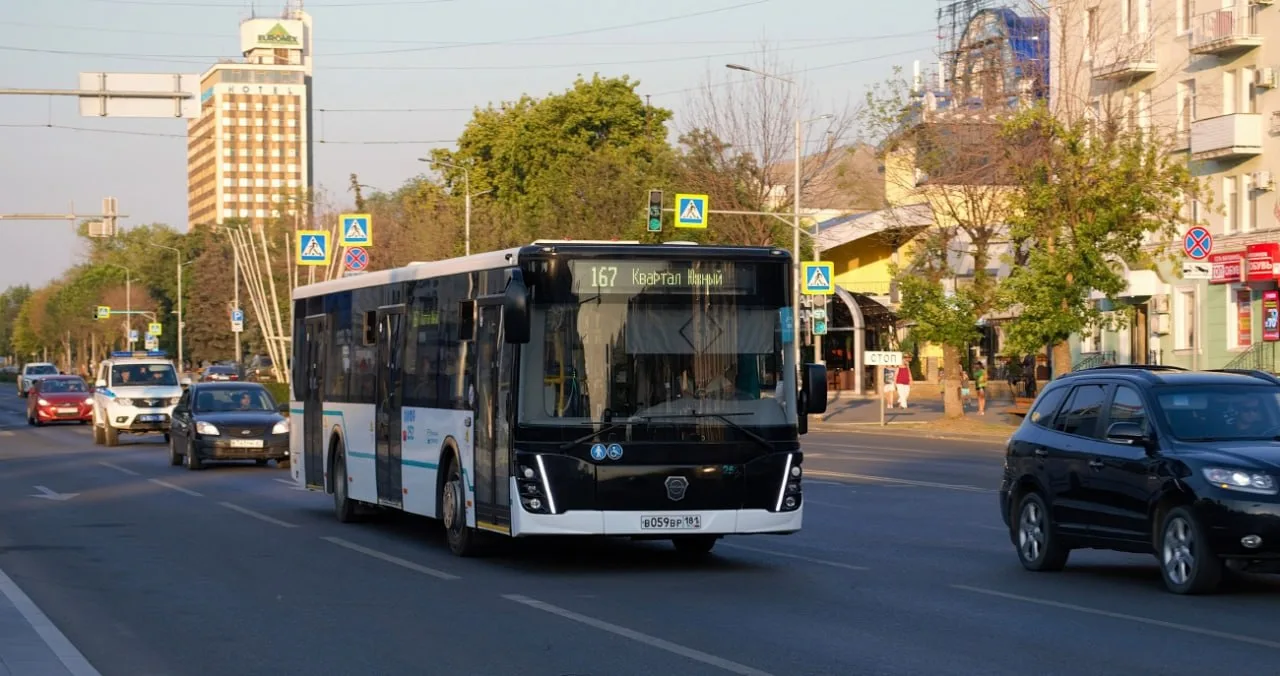 🚌 В ЛНР поступит ещё 31 новый автобус

Больше всего транспорта получит Луганск — сразу 20 новых ЛиА