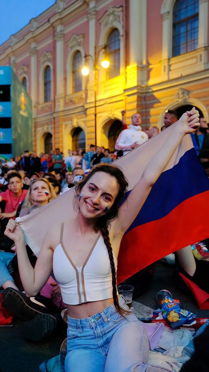 🇷🇺 С Днём России!

12 июня страна отмечает праздник народного единства и гордости за Отечество. В 