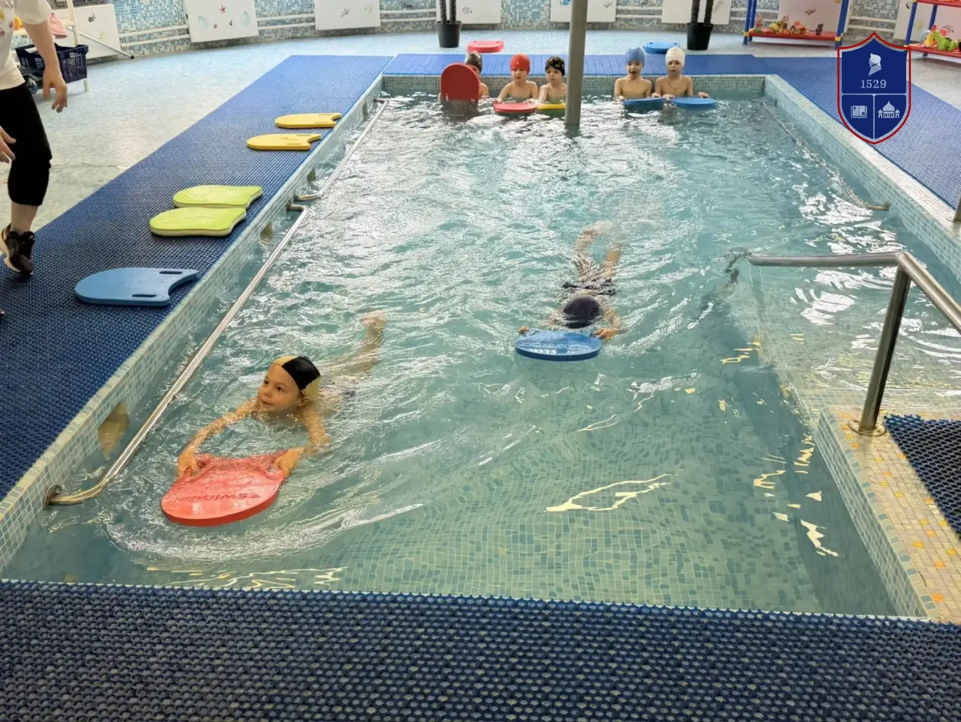 🏊‍♂️ Плывем к победе и к будущим профессиям!   У нас в школе Неделя профориентации, и что может быть