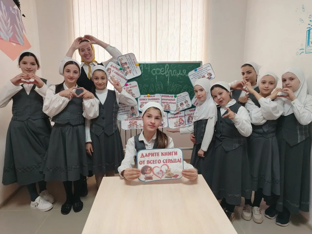 Под руководством советника директора по воспитанию и взаимодействию с детскими общественными объедин
