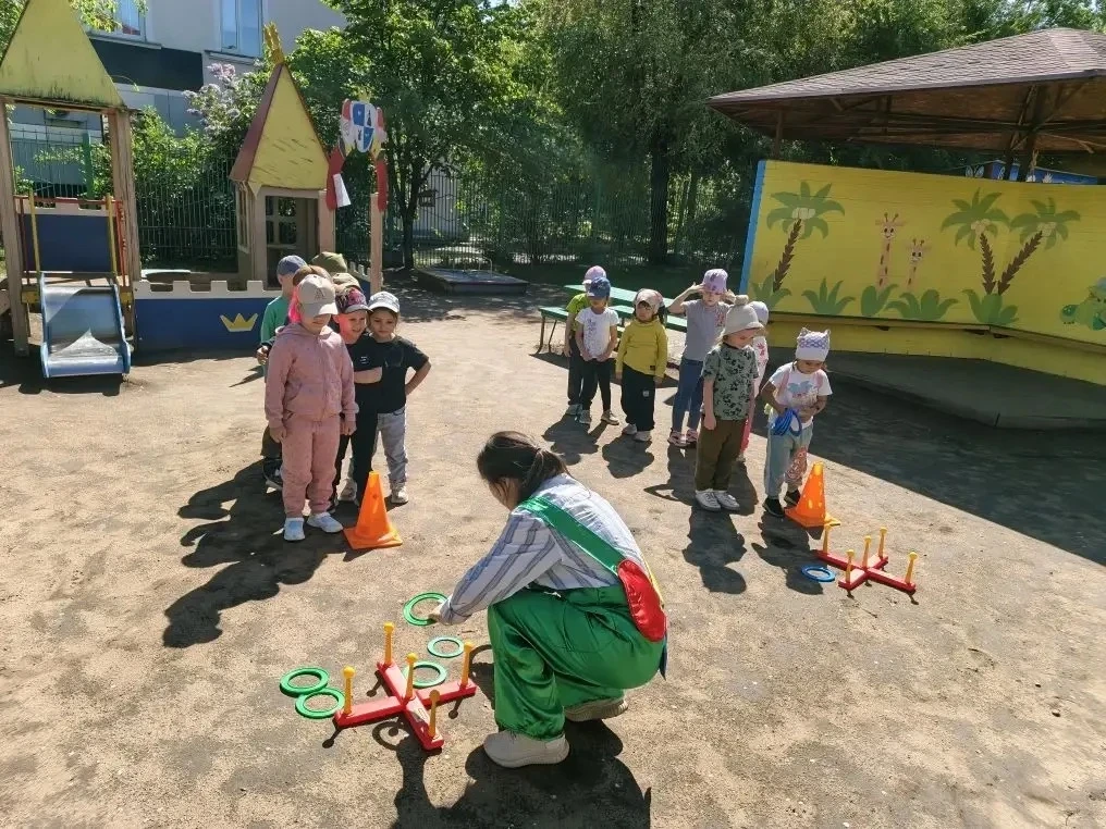 Сегодня в детском саду прошёл квест ко Дню защиты детей!

Ребята побывали на нескольких станциях. На