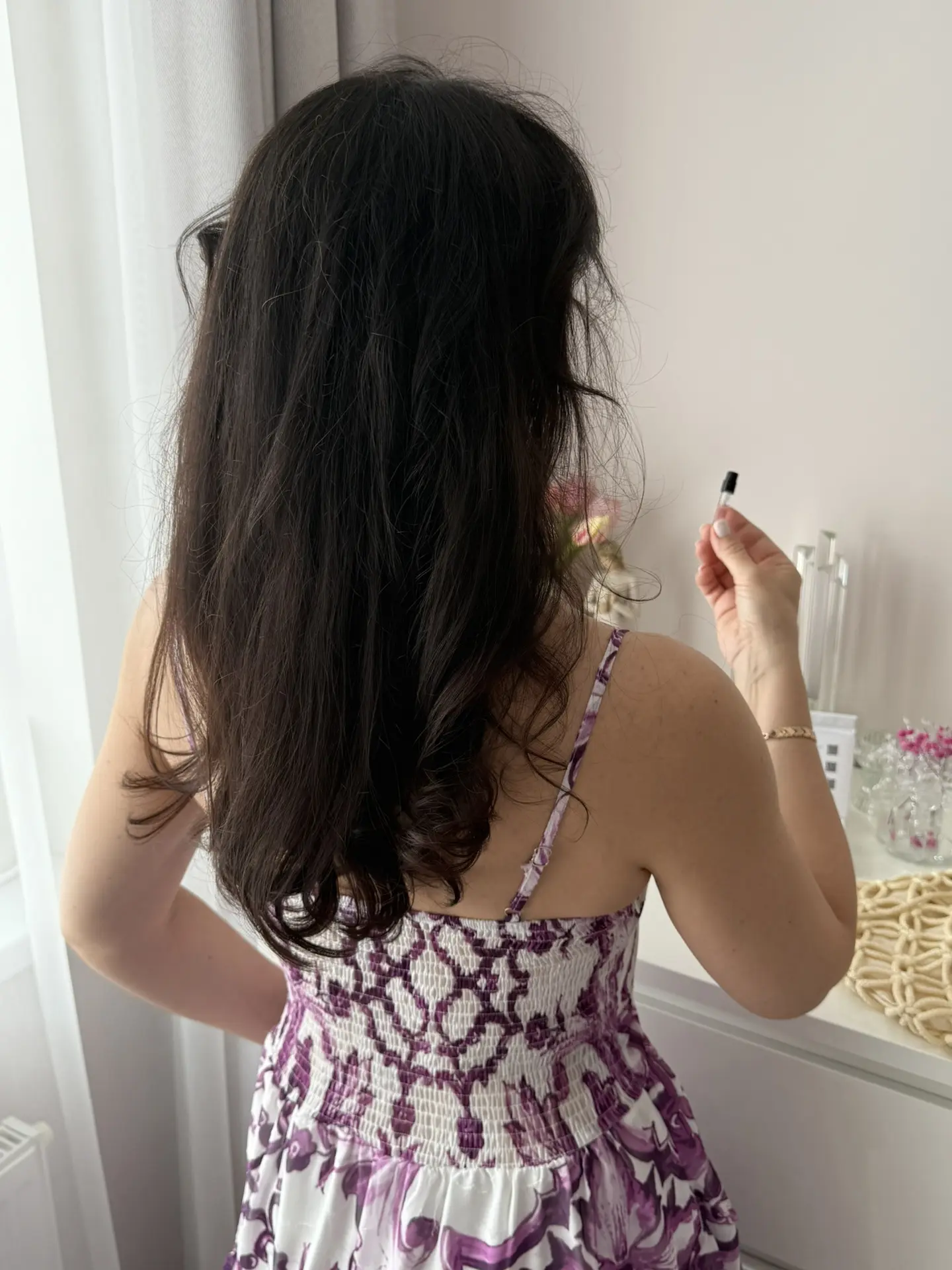 Долгожданное лето!🤩🌿
Природа вдохновляет на красоту и ароматы🌸
Лёгкое платье или сарафан, удобная