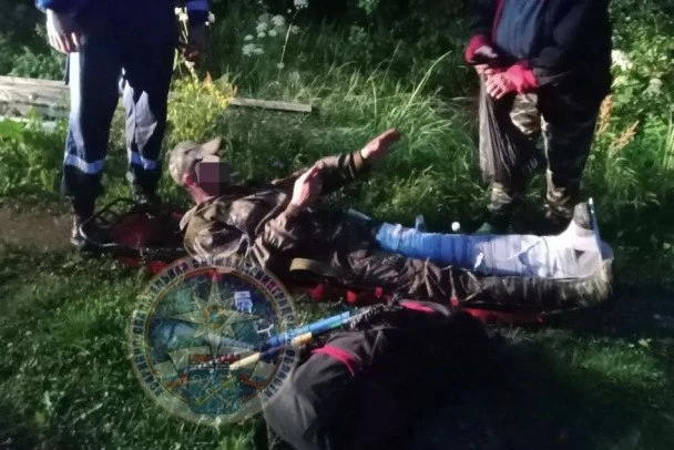 У массива Чаща эвакуировали из леса мужчину со сломанной ногой

В Гатчинском округе Ленинградской об