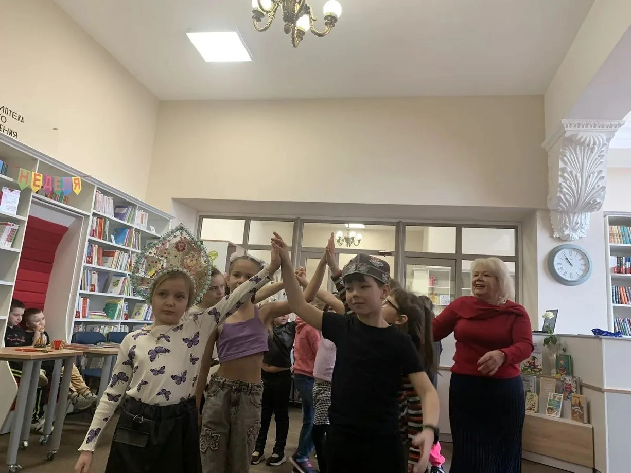 Ребята из лагеря "Солнышко" посетили детскую библиотеку имени З.И. Воскресенской и поучаствовали в и