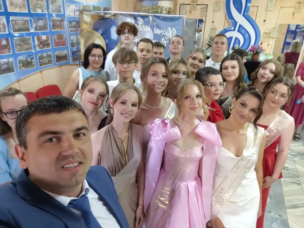 ✨Выпускной 2026 | 11 класс✨

🎓 Выпускной вечер — это не просто праздник, а одно из самых значимых с