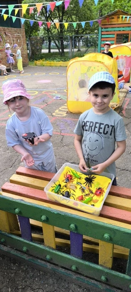 День насекомых. 🦋 🐜 🦗 🐞 🐛 
Кто это? Где живет? Чем полезен/вреден?
Насекомые — наши соседи, их 