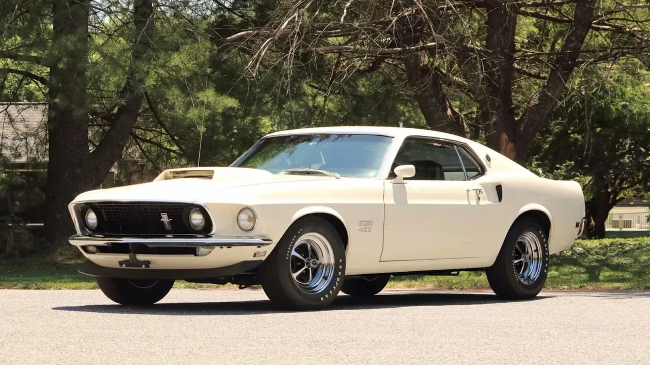 Редчайший Ford Mustang Boss 429 образца 1969 года ушёл с аукциона за $550 тысяч.

Это один из 1358 в