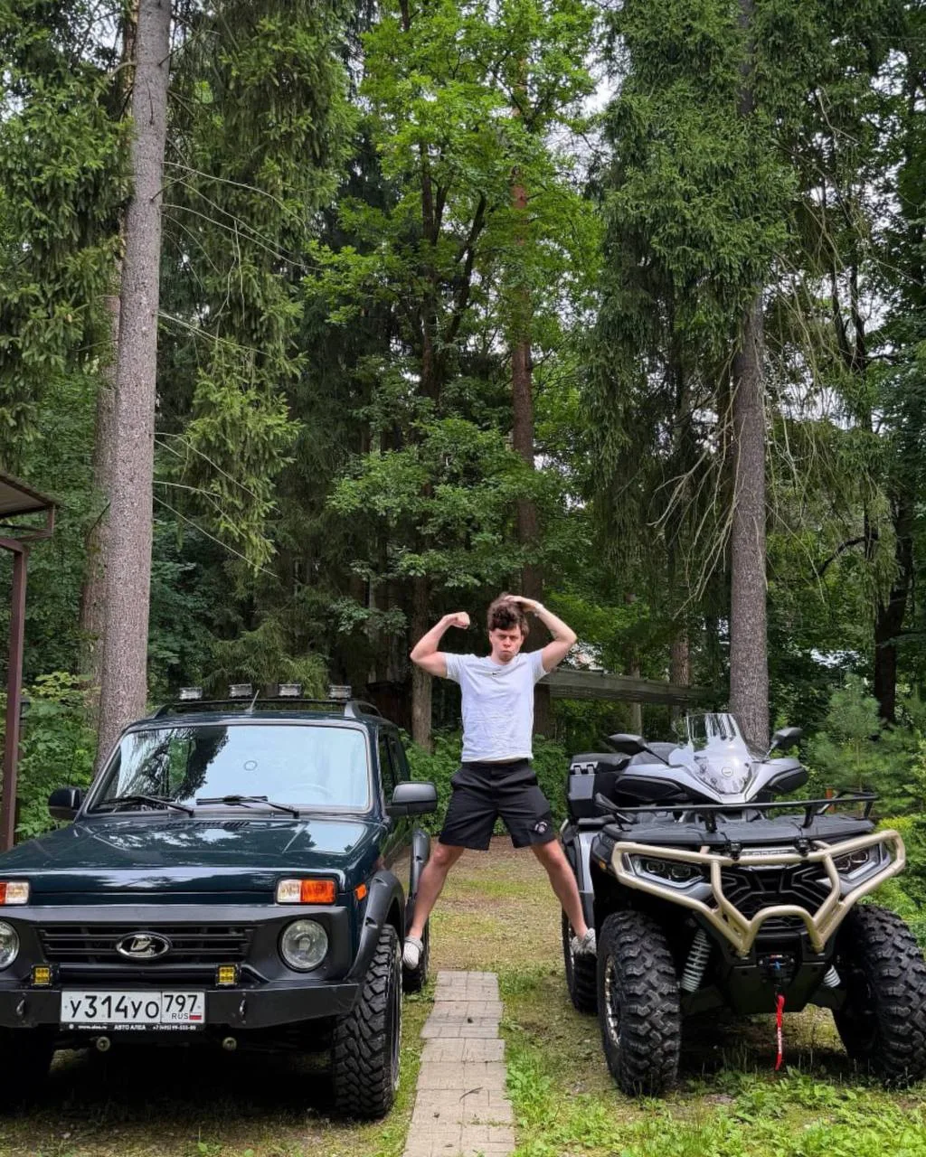 Хазяева и Бустер подарили Фраем огромный квадроцикл 😎