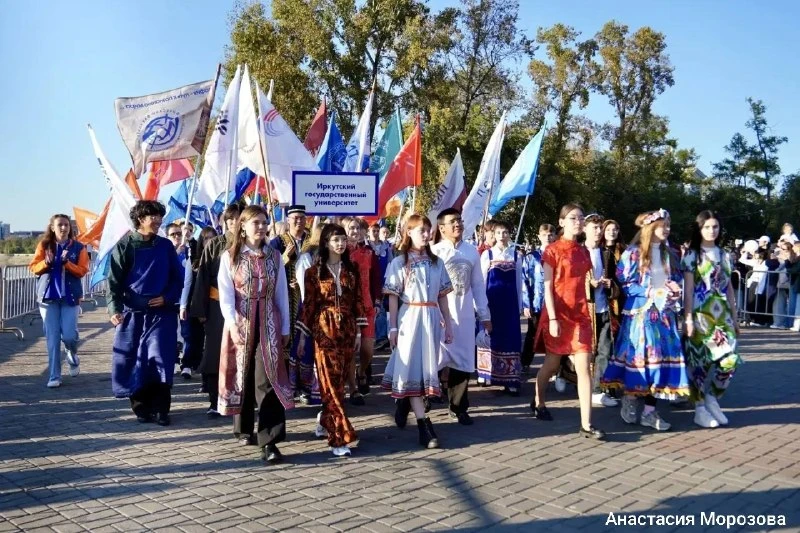 🎓 Около пяти тысяч студентов приняли участие в Параде студенчества в Иркутске