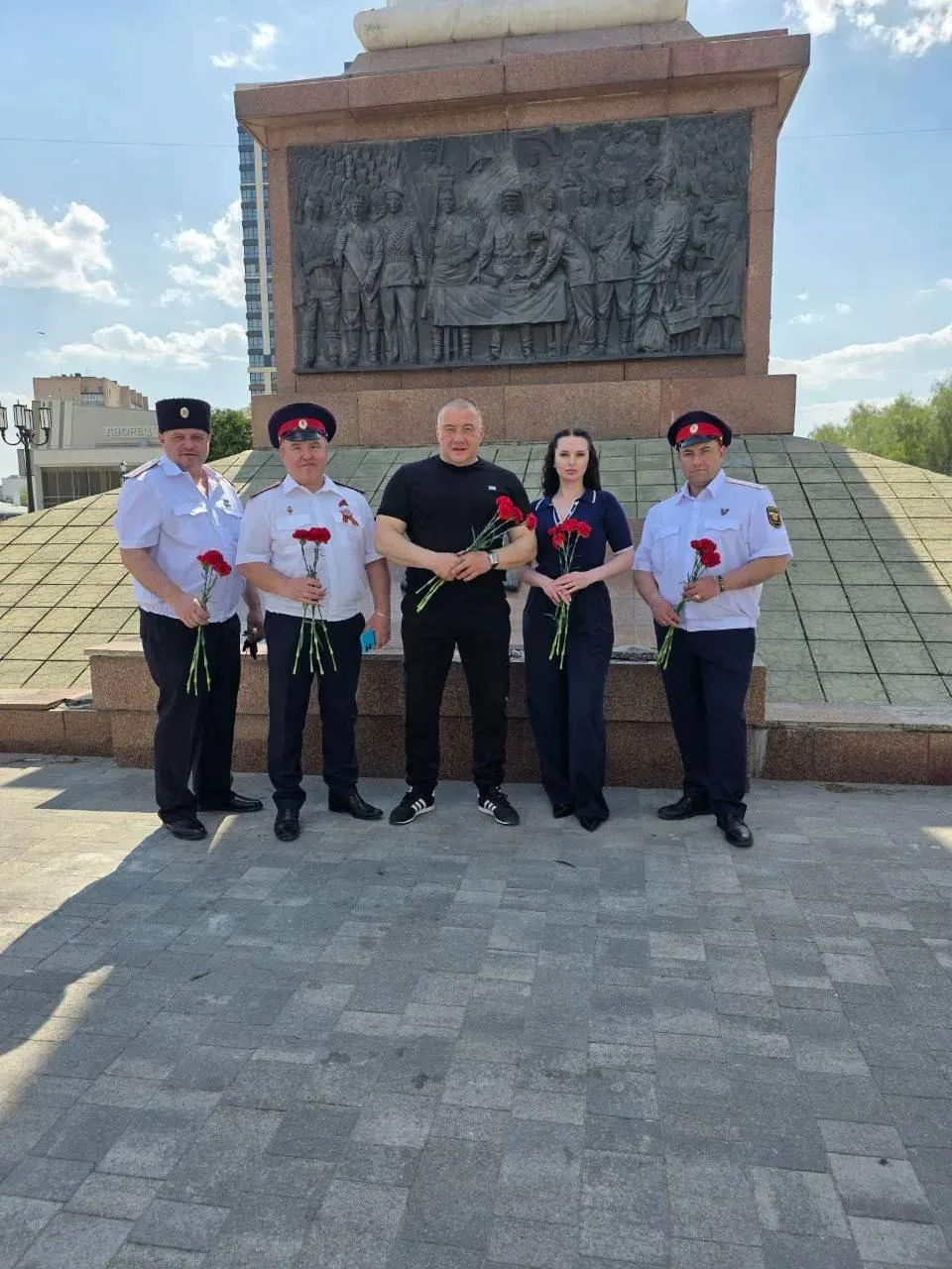 Командиру Атаманской сотни, казачьему полковнику Олегу Галахову- вручили награду.

Сегодня Губернато
