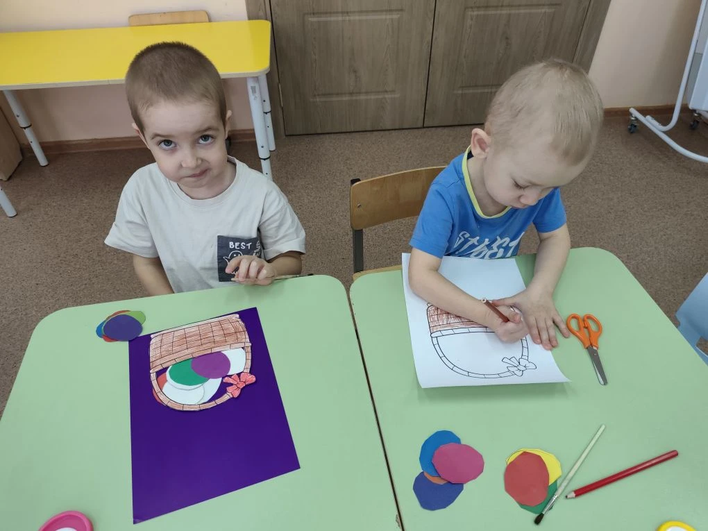 В преддверии светлого праздника Пасхи маленькие мастера из группы 
 «Фантазеры» под руководством вос