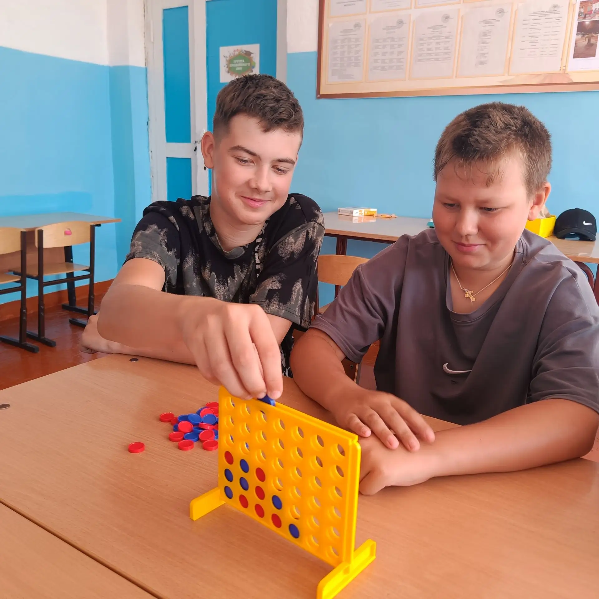 🎲 Настольный бунт в «Весёлом дворике»! 🃏