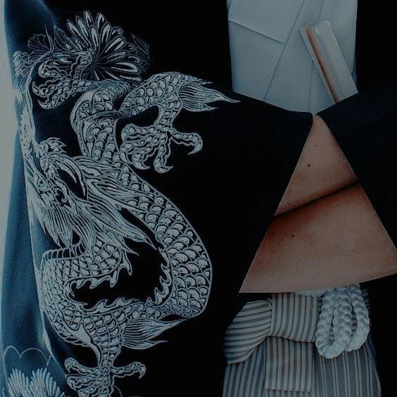 🖇 什么 или 哪个 

⏺什么 [shénme] — общее слово, которое используется для уточнения информации. Его можно 