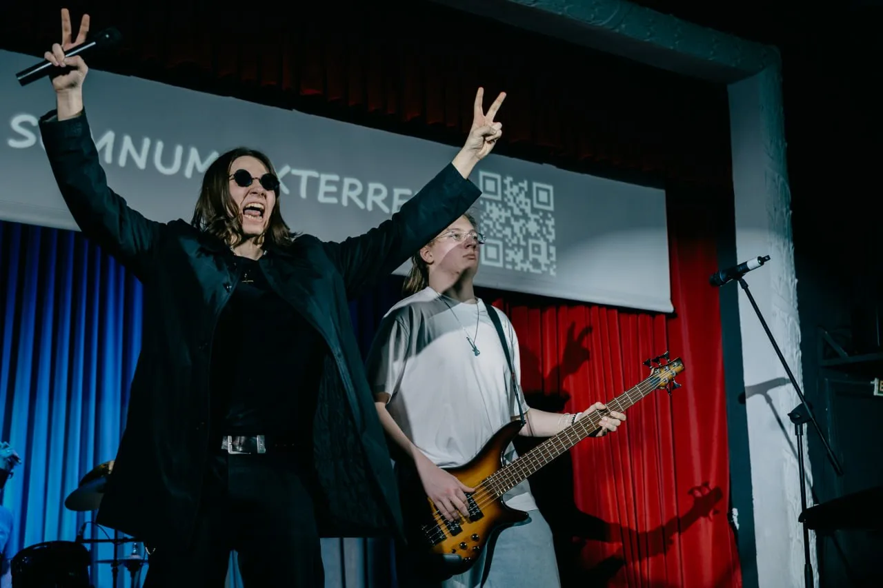 🎸 РОК, КОТОРЫЙ МЫ ЗАПОМНИМ   В минувшую пятницу Курчатовская школа буквально взорвалась звуком — у н