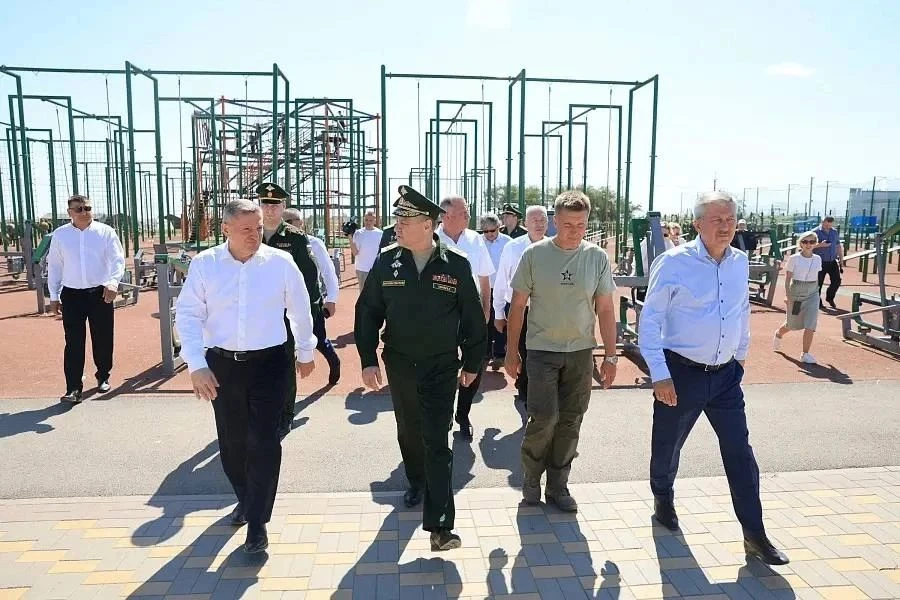Губернатор Андрей Бочаров и замглавы Минобороны Александр Санчик посетили волгоградский...