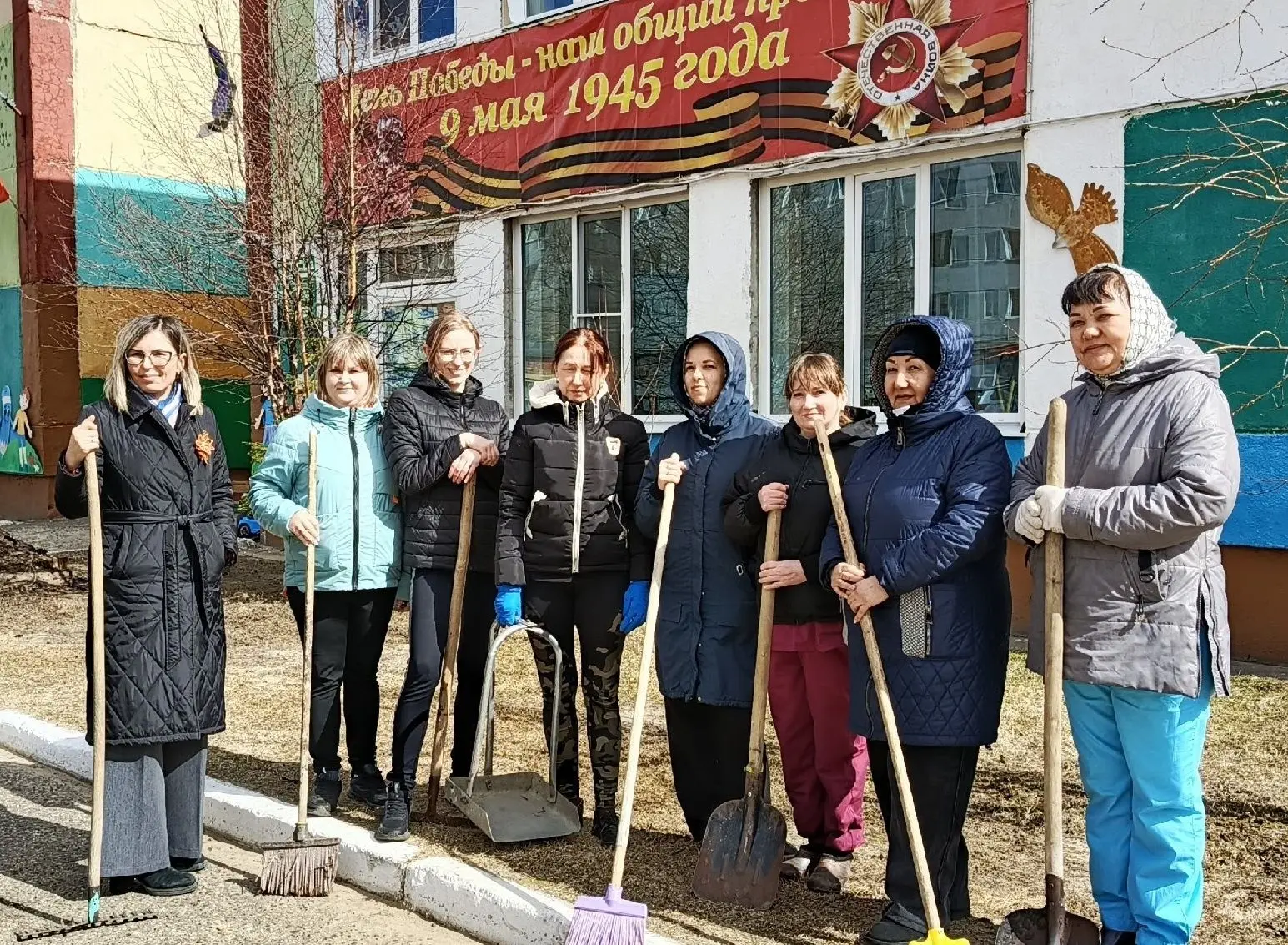 Сотрудники детского сада сегодня приняли участие в масштабном общегородском субботнике....