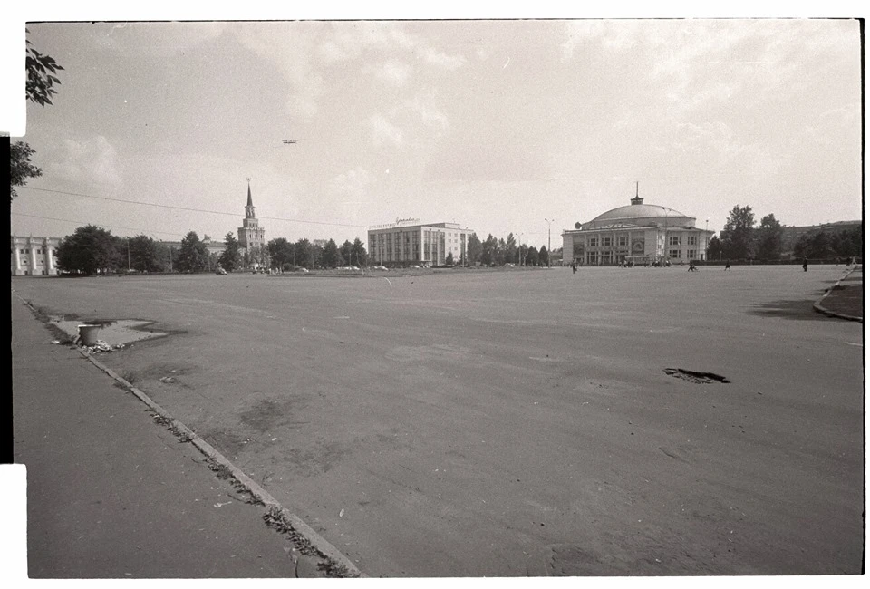 В объективе 1984-й.