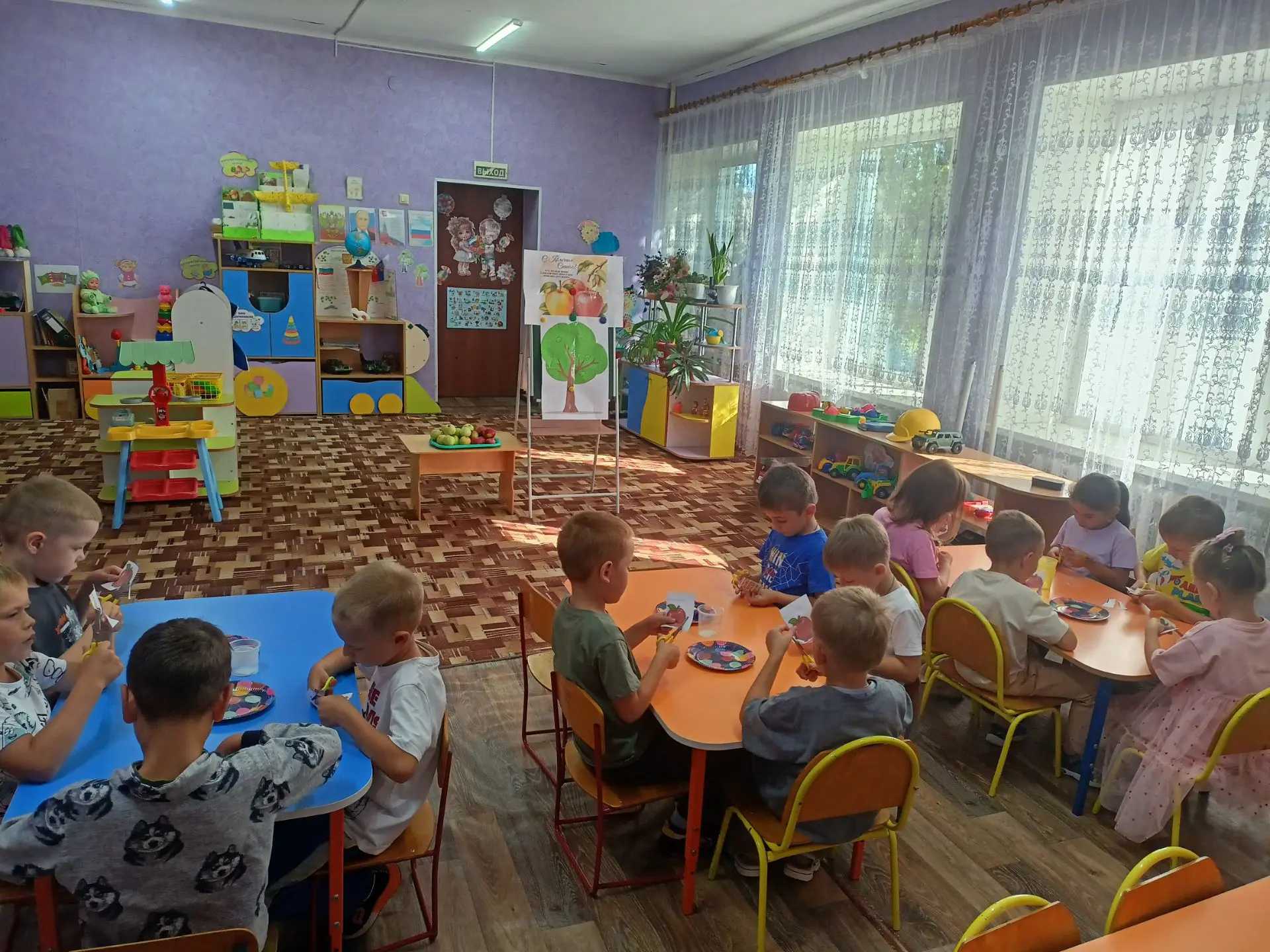 В этот замечательный день ребята из подготовительной группы №1 и старшей группы №1 окун...