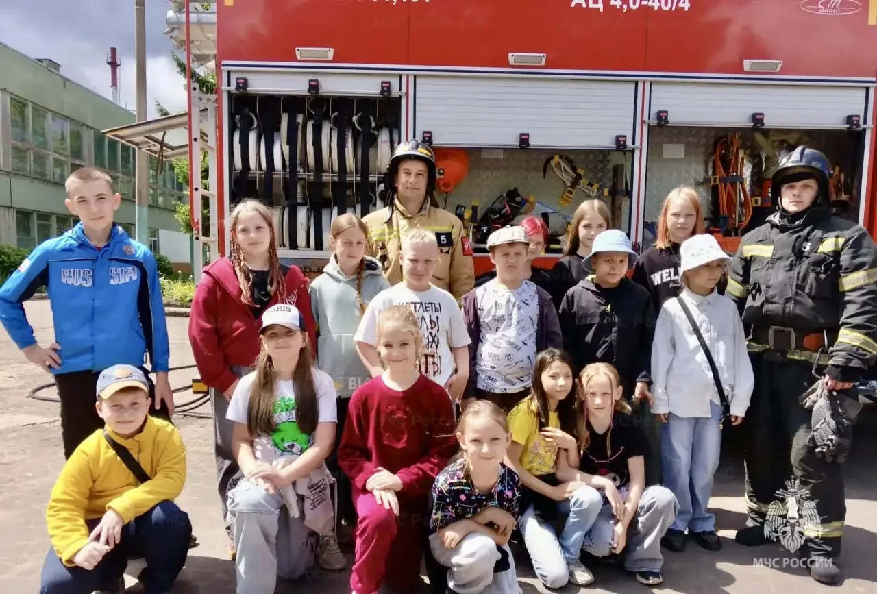 🚒 Орловские школьники познакомились с профессией пожарного

Летние каникулы — время отдыха, новых в