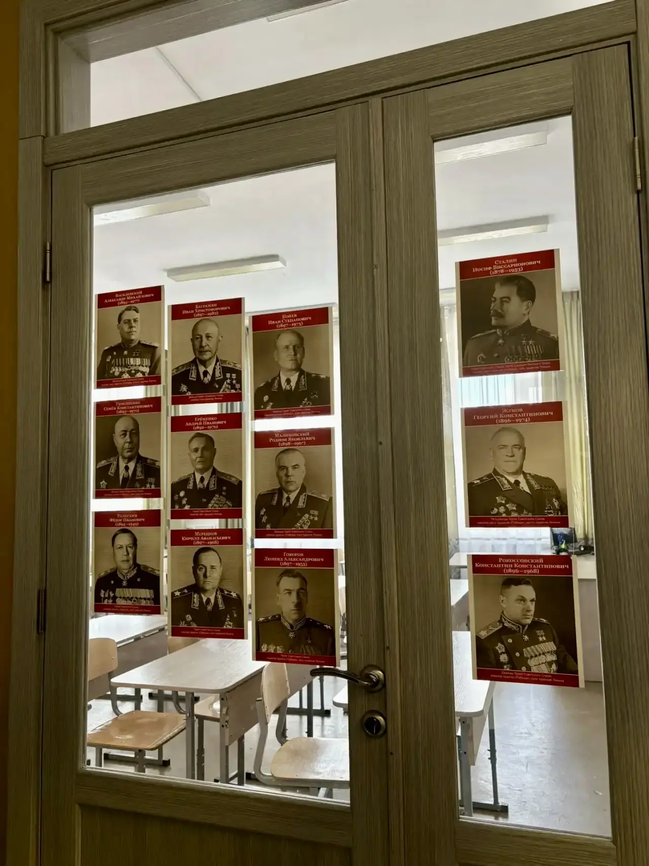 🕊️Акция «Окна Победы»🕊️   Вся наша школа приняла участие в акции «Окна Победы». Ребята вместе со сво