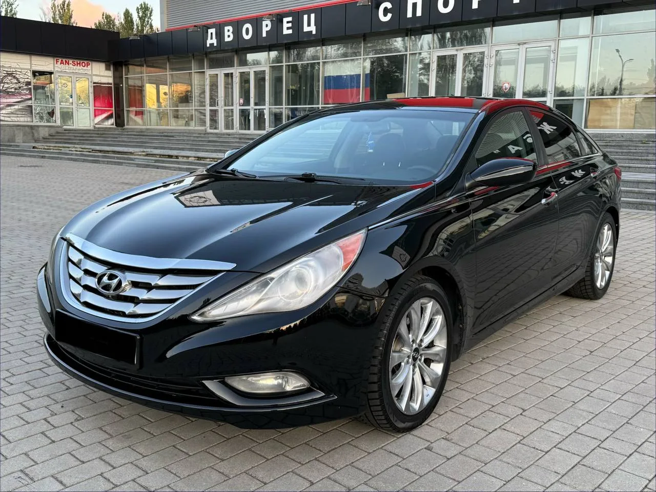Продам Hyundai Sonata 2.0 Объем 
В хорошем Состояние. 
Полная Комплектация
2011 год выпуска.
Авто се