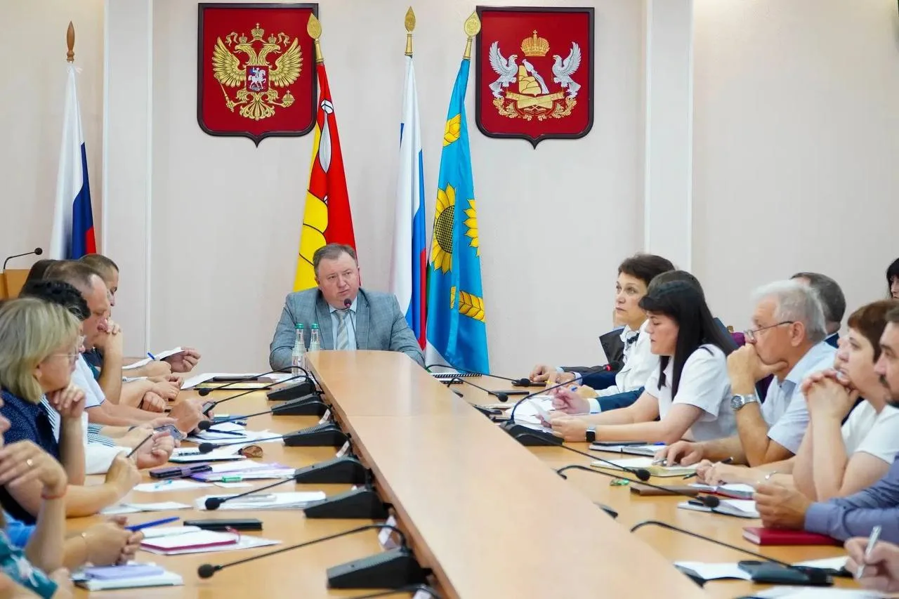 🤝 В Россошанском районе обсудили поддержку социально ориентированных НКО.